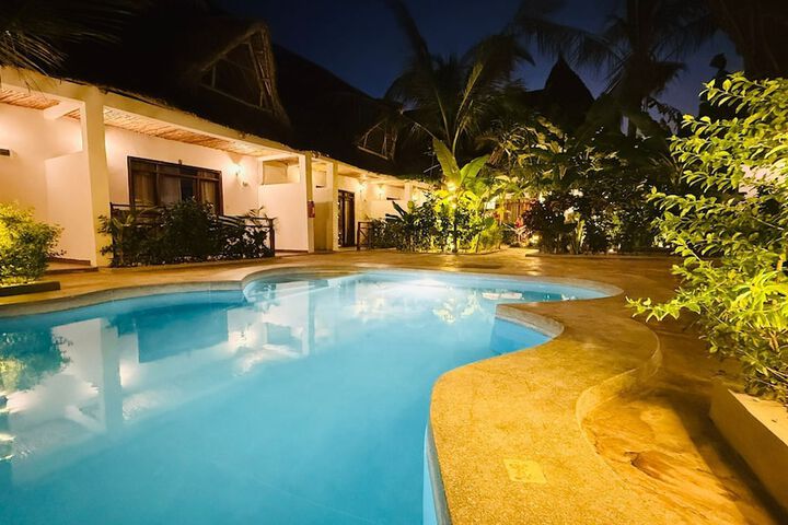 Pool 10 of 14