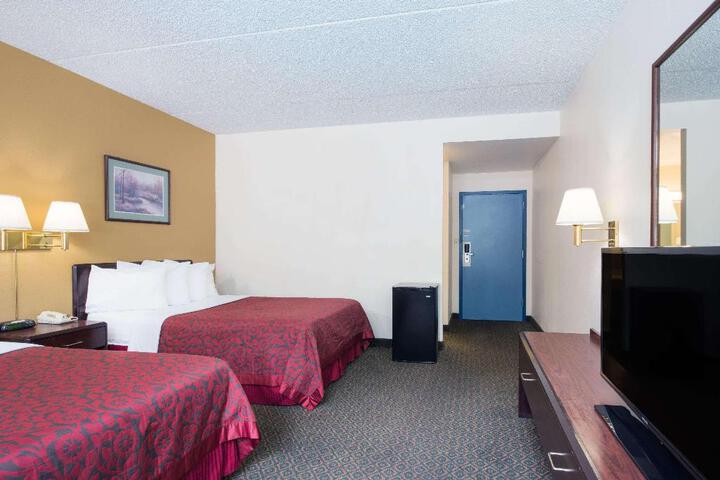 2 Double Beds (4 of 8)