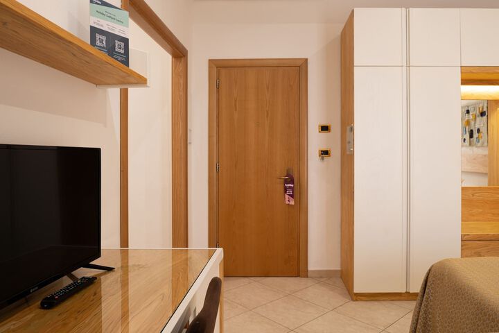 Room 13 of 45