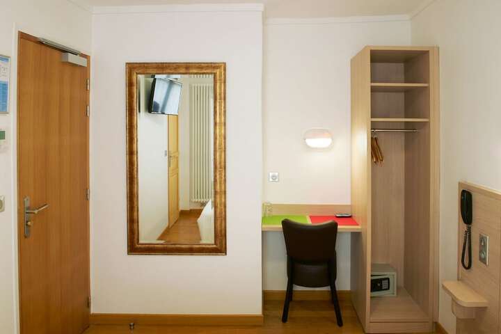 Room 20 of 43