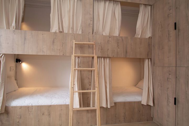 Room 32 of 37