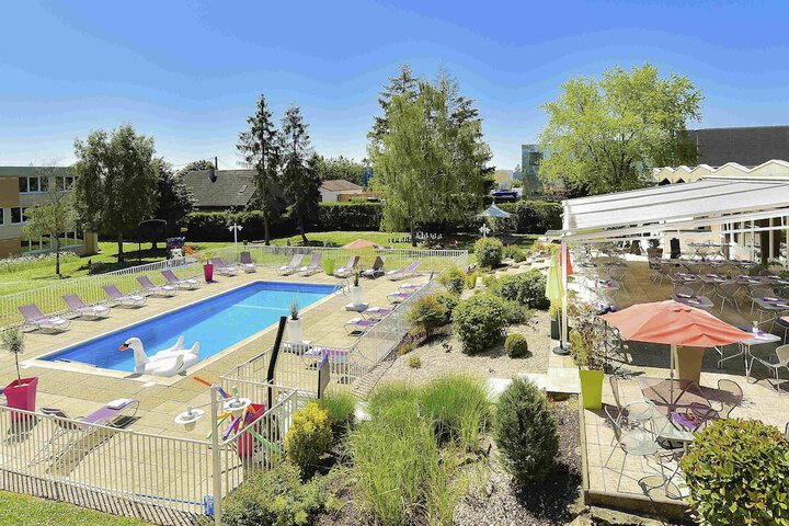 Hotel Pool