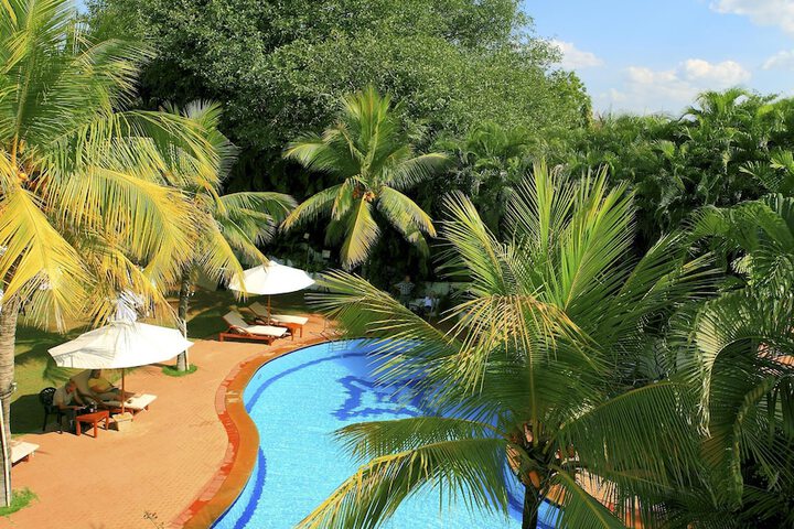 Hotel with Pool