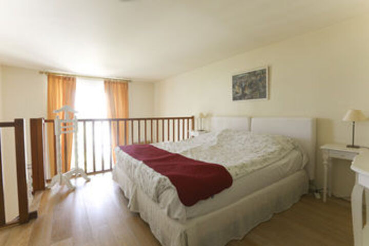 Room 35 of 83