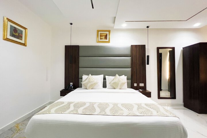 Room 16 of 100