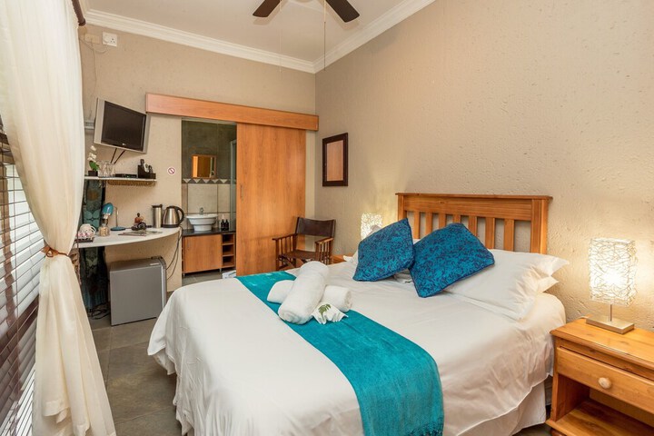 Room 4 of 63