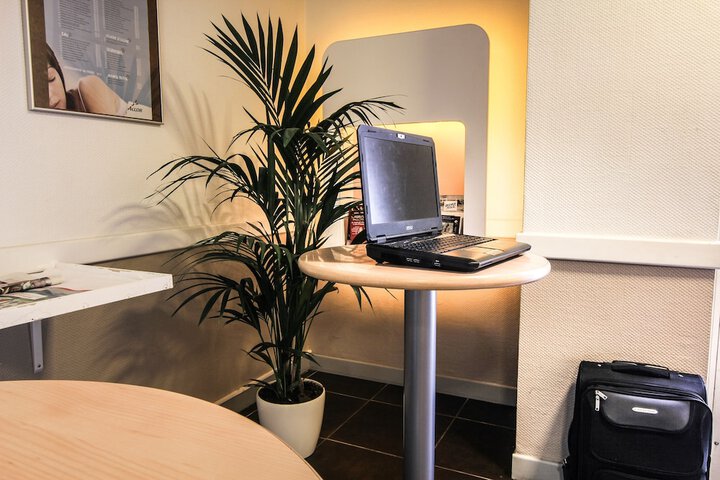 Business Center 45 of 50