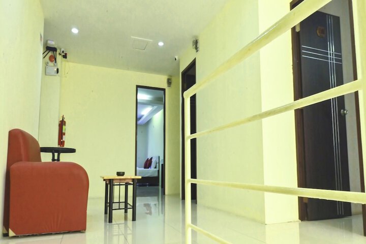 Room 11 of 18