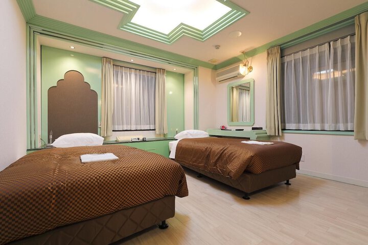 Room 9 of 40