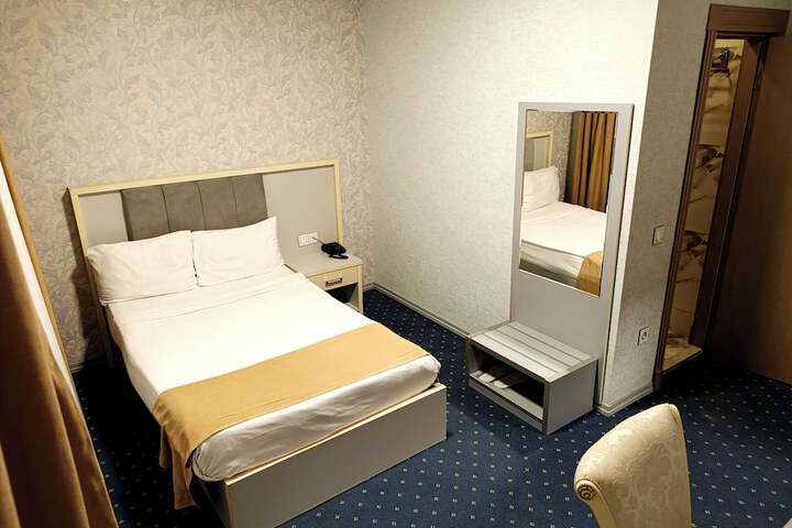 Room 13 of 72