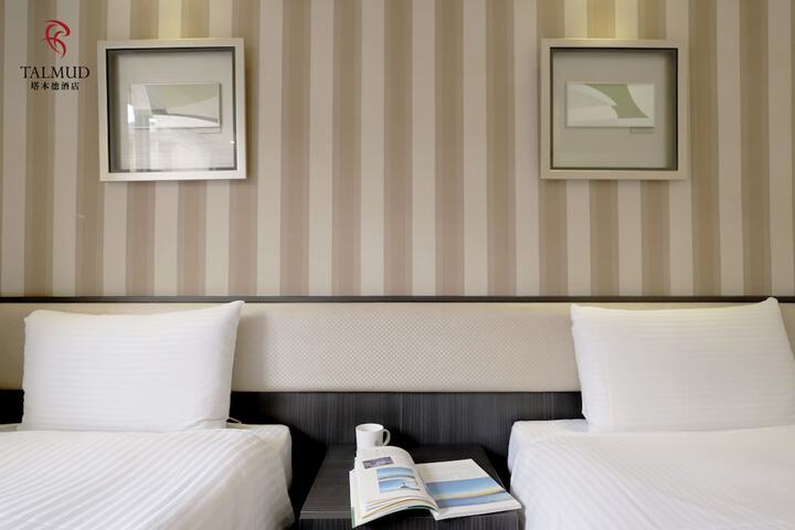 Room 26 of 62
