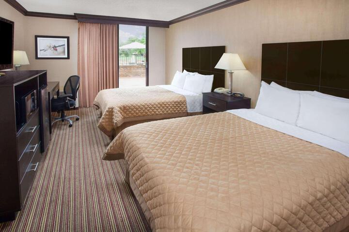 2 Double Beds (4 of 7)