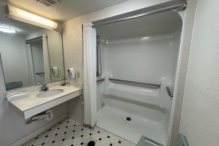1 King Bed Mobility Accessible Bathtub with Grab Bars (7 of 9)
