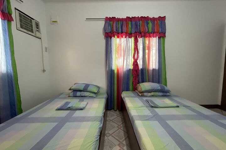 Room 25 of 200