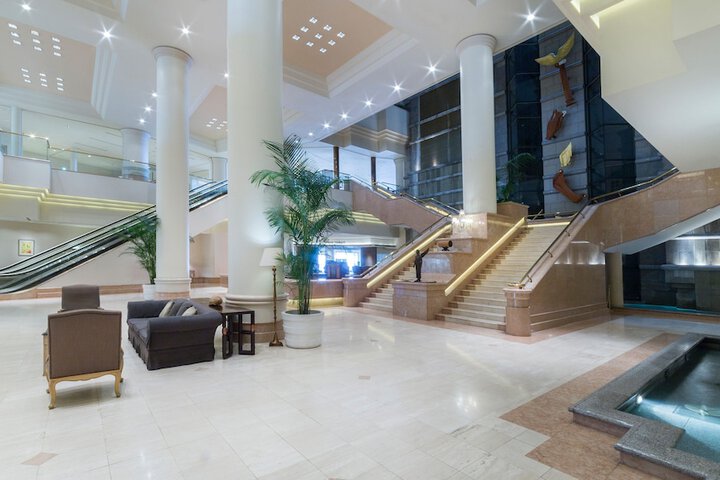 Entrance & Lobby
