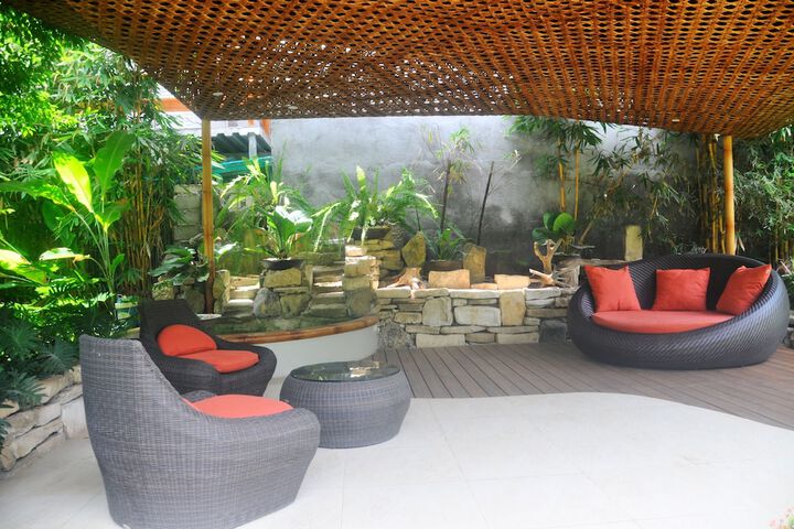 Lounge 42 of 58