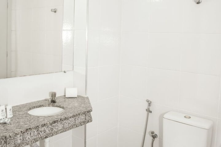Room 17 of 28