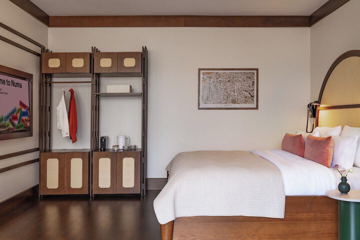 Room 42 of 74