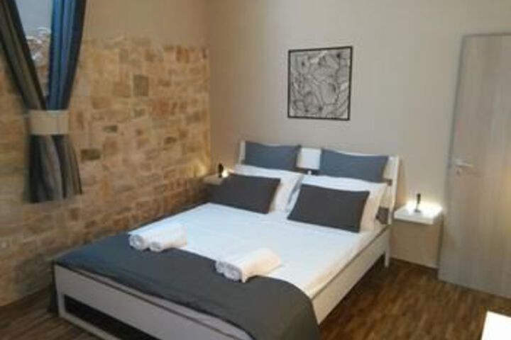 Ad Home and Rooms