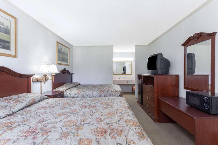 2 Queen Beds (4 of 7)