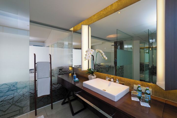 Room 34 of 61