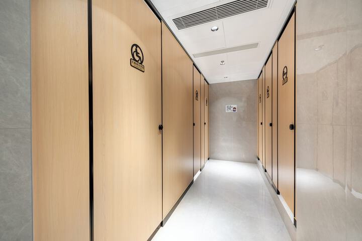 Room 25 of 43