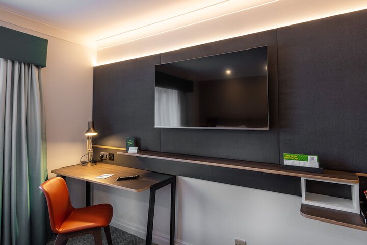 Room 34 of 100