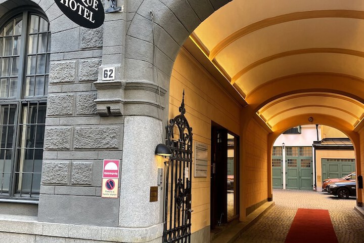 Hotel 2 of 144