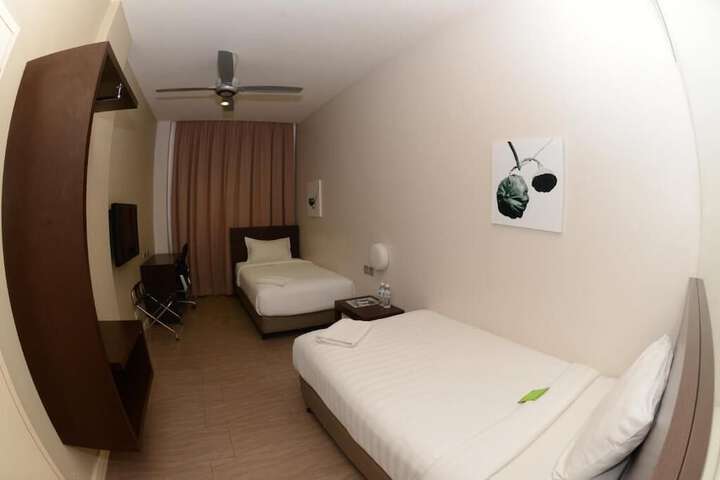Room 17 of 38