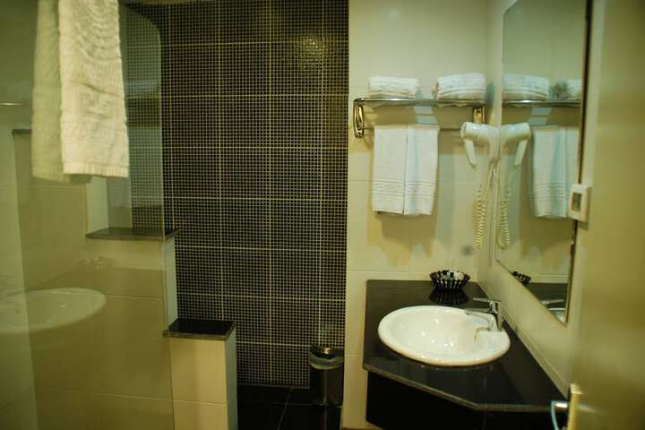 Room 29 of 63