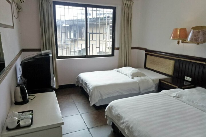 Room 7 of 9