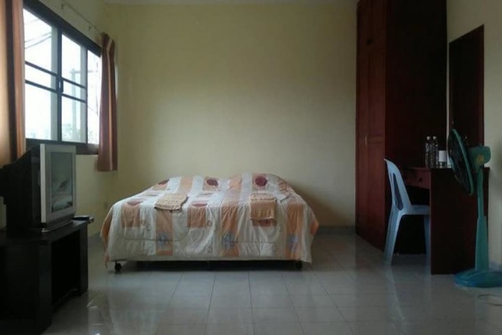 Room 4 of 41