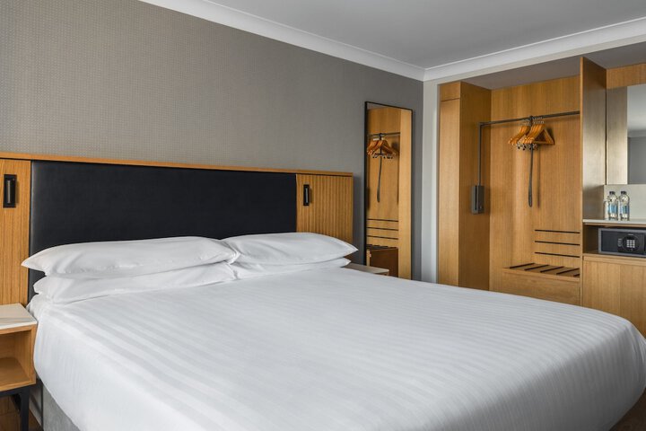 Room 10 of 101