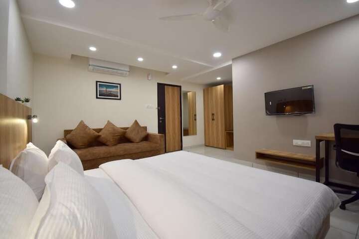 Room 11 of 36