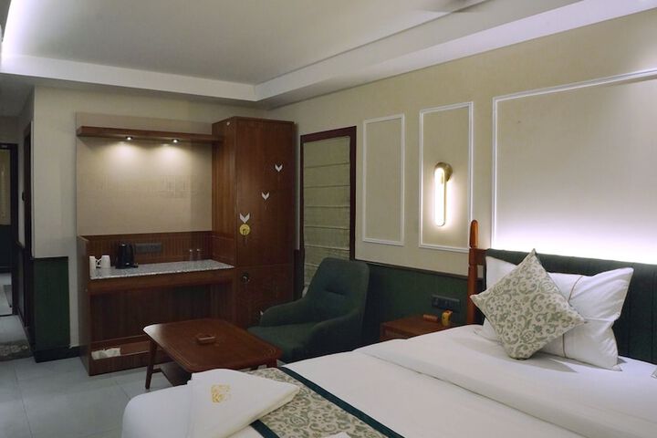 Room 8 of 34