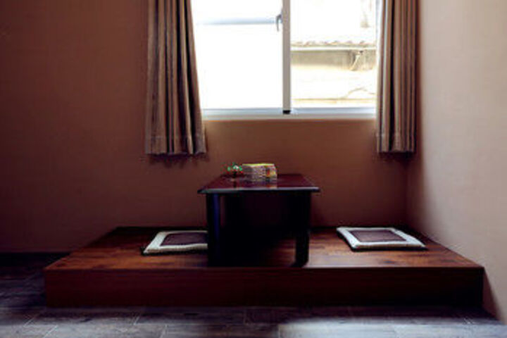 Room 32 of 48