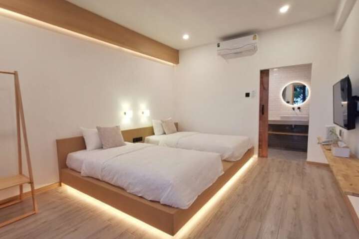 Room 2 of 28