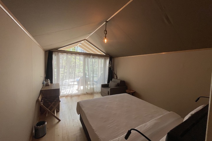 Room 6 of 113