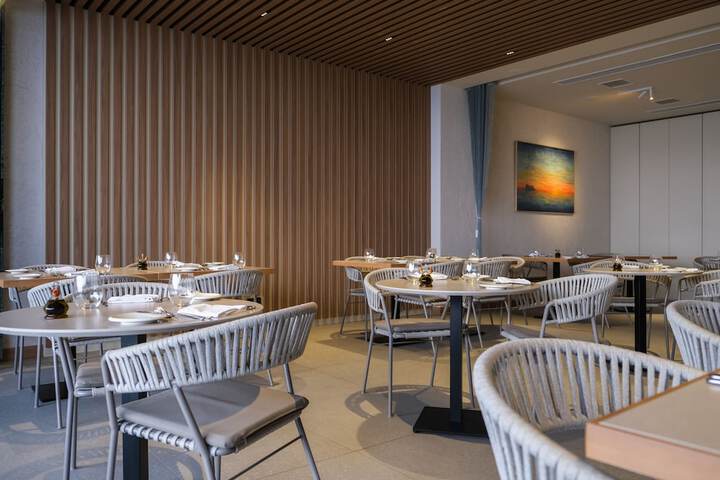 Dining 90 of 109
