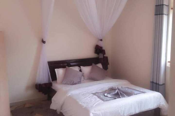 Room 9 of 28
