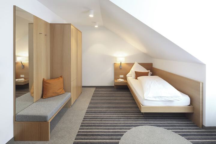 Room 32 of 50