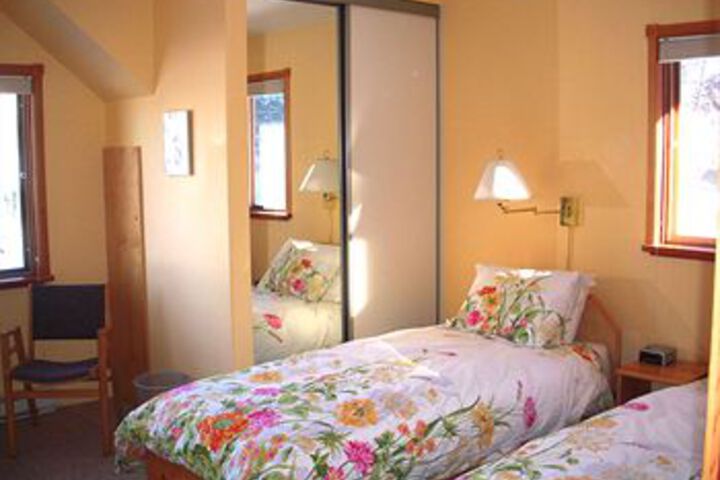 Room 5 of 18