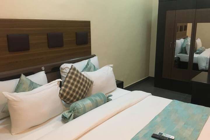 Room 8 of 22