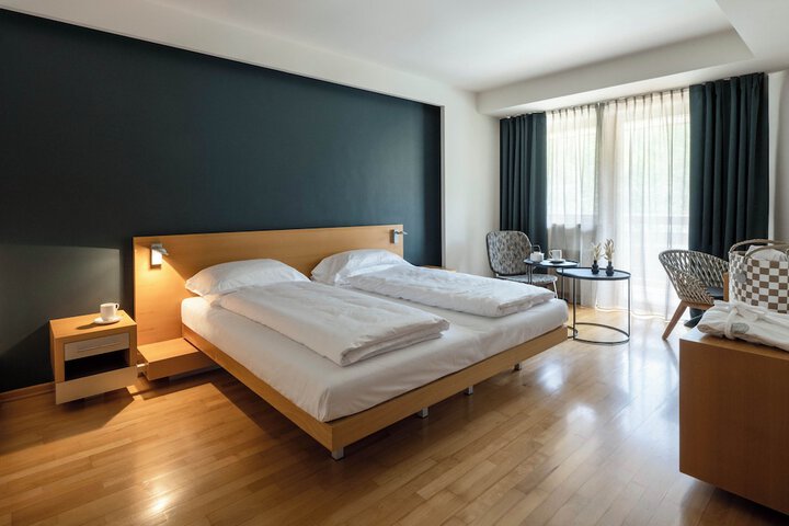 Room 4 of 40