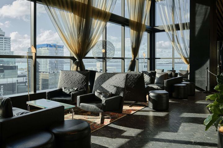 Lounge 110 of 140
