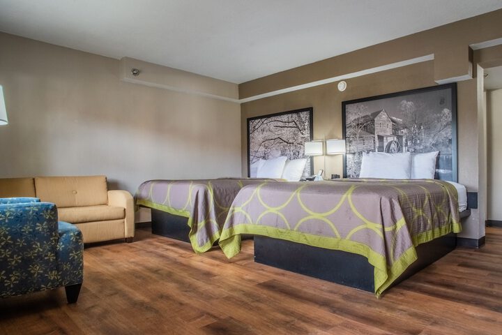 2 Queen Beds Oversized Room (14 of 15)