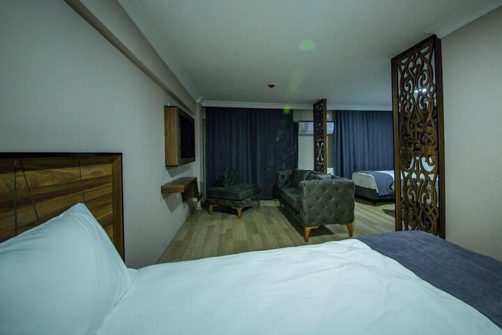 Room 27 of 48
