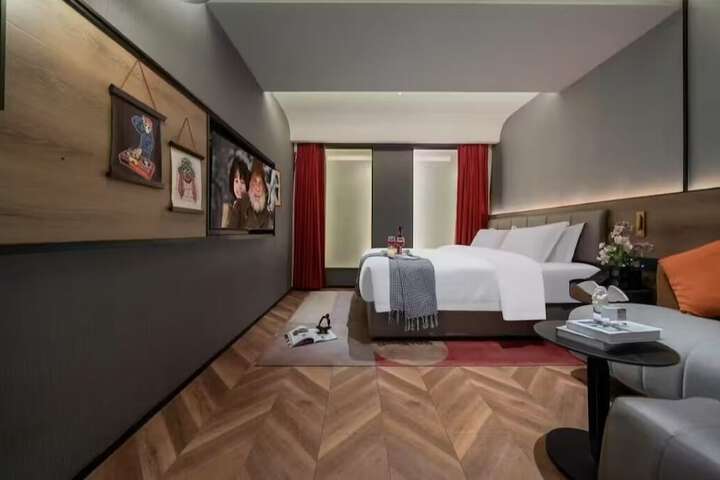Room 16 of 28
