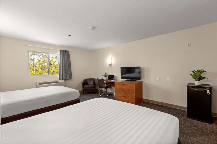 2 Queen Beds (3 of 7)