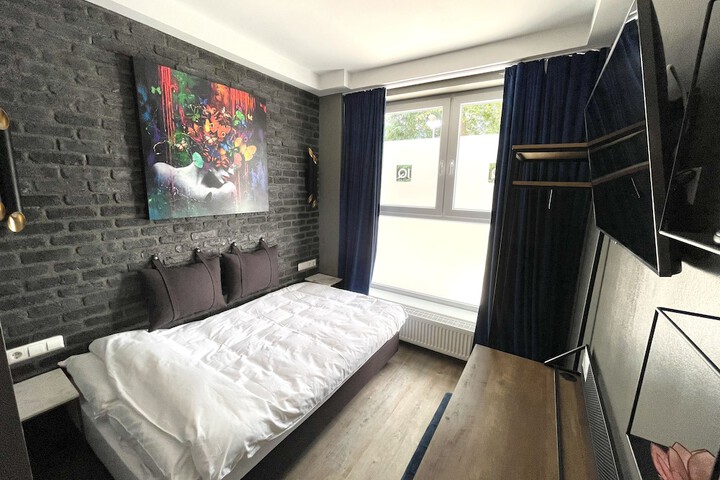 Room 10 of 63